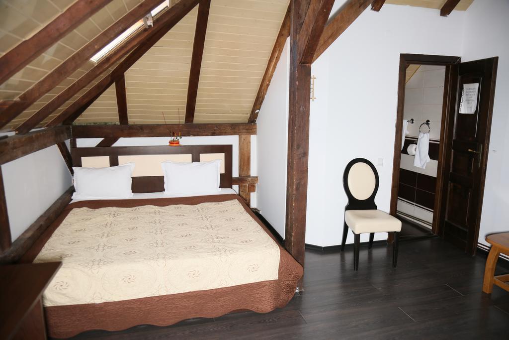 Hotel Zara Роман Экстерьер фото