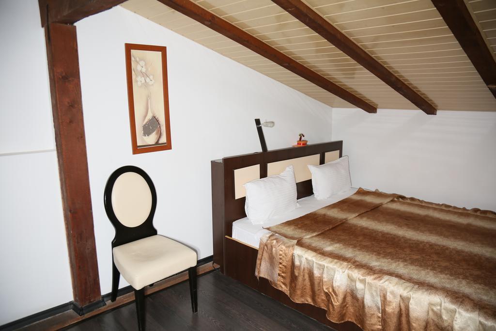 Hotel Zara Роман Экстерьер фото