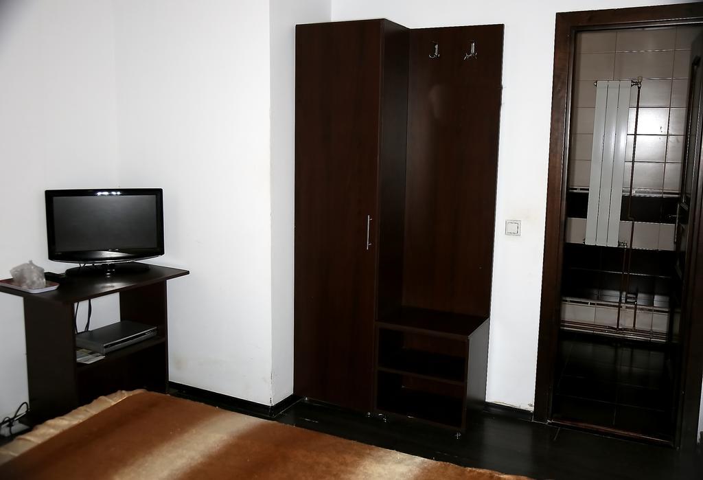 Hotel Zara Роман Экстерьер фото