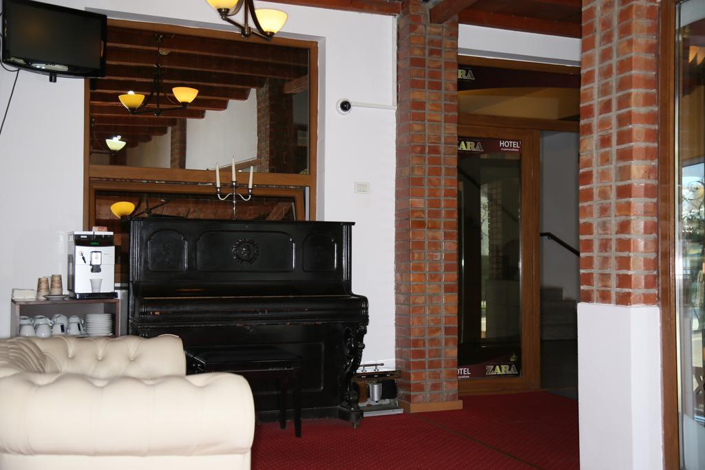 Hotel Zara Роман Экстерьер фото